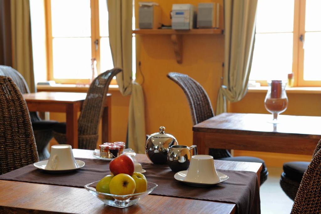 Bed and Breakfast Logis De Nantas Saint-Jean-Bonnefonds Exteriér fotografie